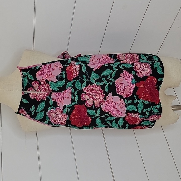 ELLE medium black with red & pink floral sleeveless blouse - Picture 2 of 6